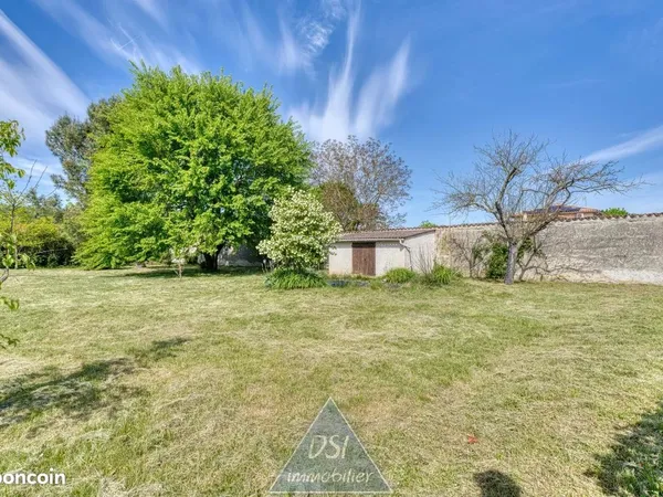 Terrain 698 m²