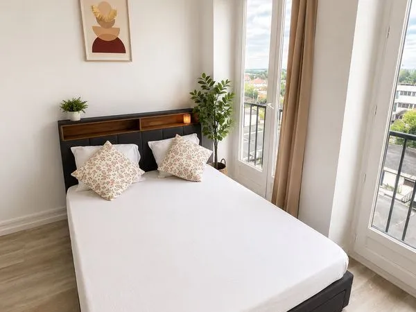 Chambre meublée 600 CC - Gare RER C 2 min - Tram T9 - Tous commerces au pied de l'immeuble 600
