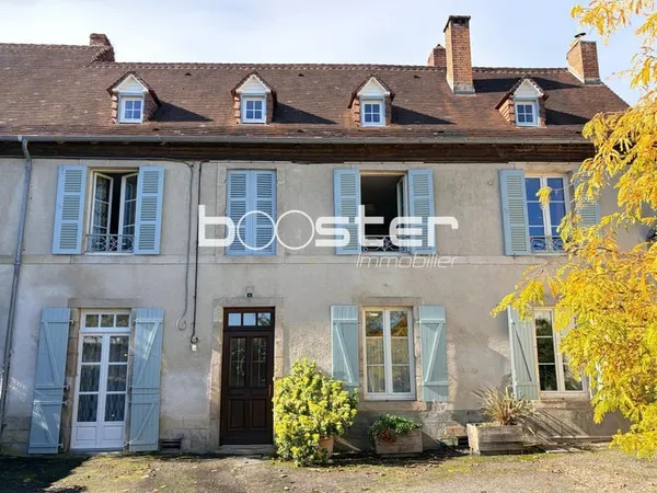 Maison de caractère de 134 m² avec grange et vaste jardin au coeur du bourg de Ladignac-le-Long