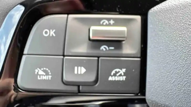 Opel Vivaro fgn sportive diesel 180 ch m automatique — photo 26