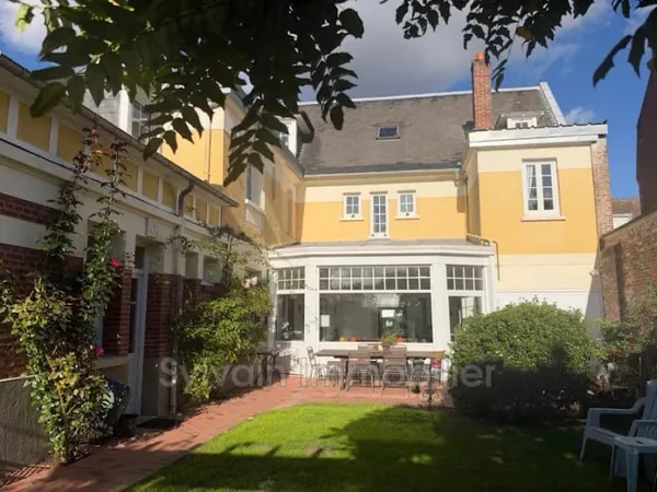 Maison 10 pièces 233 m²