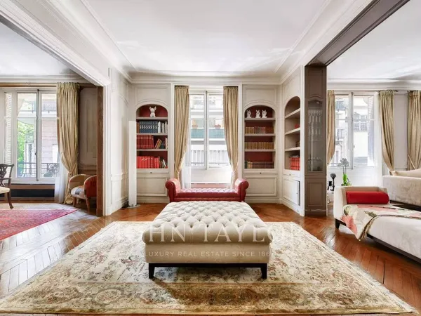 Appartement 7 pièces 243 m²