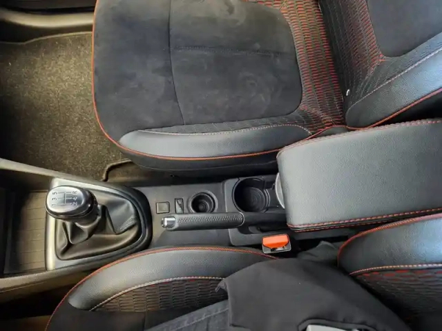 Renault Captur dci 90 — photo 29