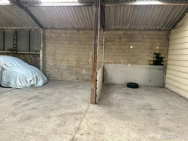Loue place de parking dans local ferme