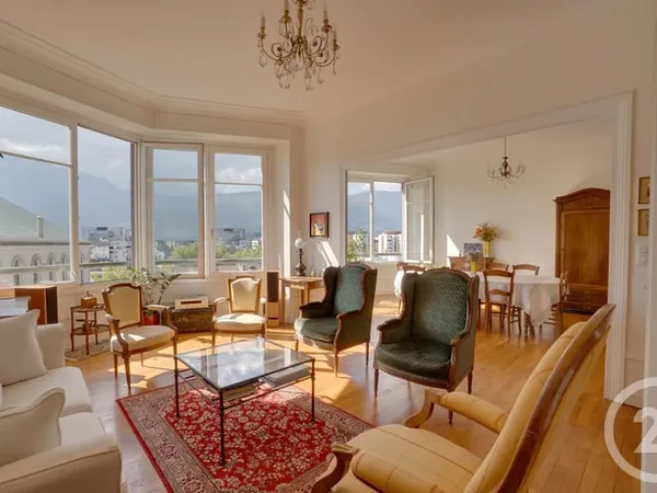 Appartement 6 pièces 155 m²