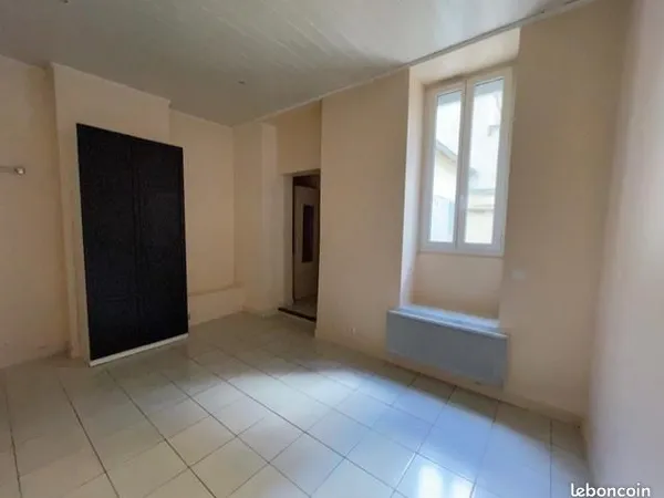 Quartier Vert/Porte D'Orléans, Studio loué vide 725 CC