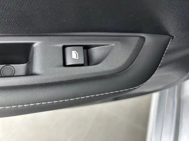 Peugeot 208 hybrid 110 ch e-dcs6 — photo 15