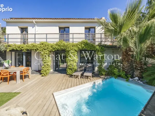 Proche du centre & plage: villa rénovée avec piscine à cavalaire
