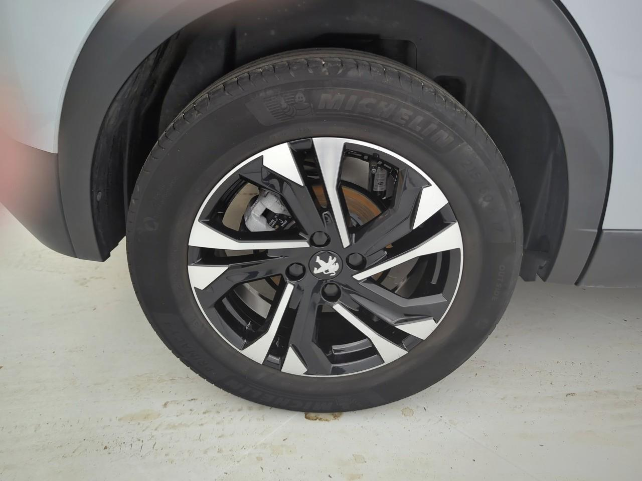 Peugeot 2008 puretech 100 s&s bvm6 allure — photo 11