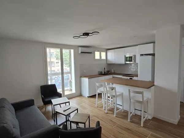 Chambre 14m² salle d'eau privée — Métro Ste-Marguerite