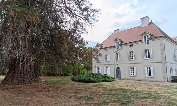 Une propriété d'exception alliant charme, élégance et authenticité.