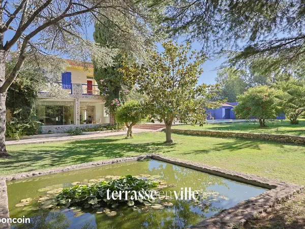 Propriété 8 pièces 400 m²