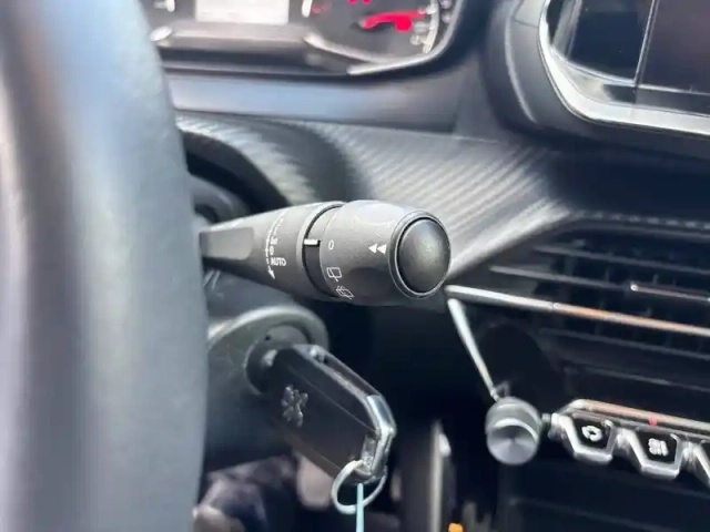 Peugeot 2008 puretech 100 s&amp;s bvm6 — photo 19