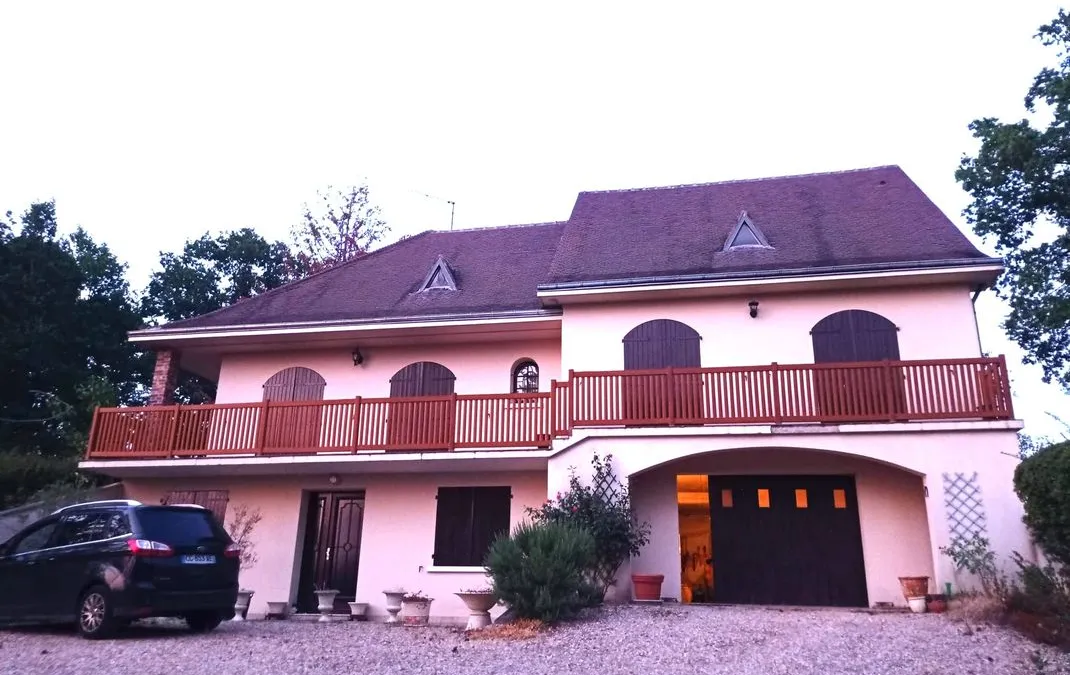 Photo 1