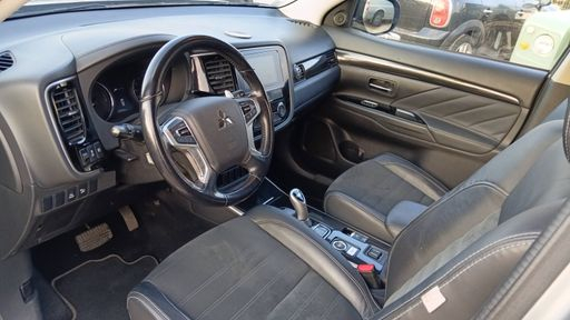 Mitsubishi Outlander 2.0 MIVEC 163 Plug in Hybrid 4WD BVA - Energy Zen – 2017 – 127347 km – Hybride rechargeable – Boîte Automatique — photo 17