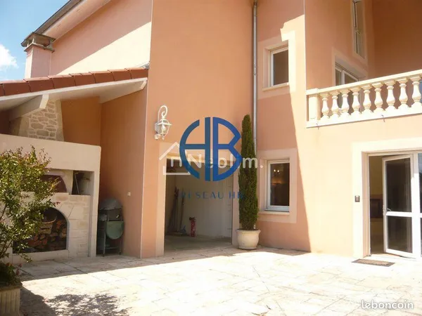 Maison 6 pièces 302 m²
