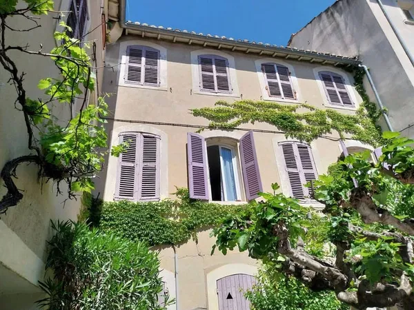 Maison 17 pièces 345 m²