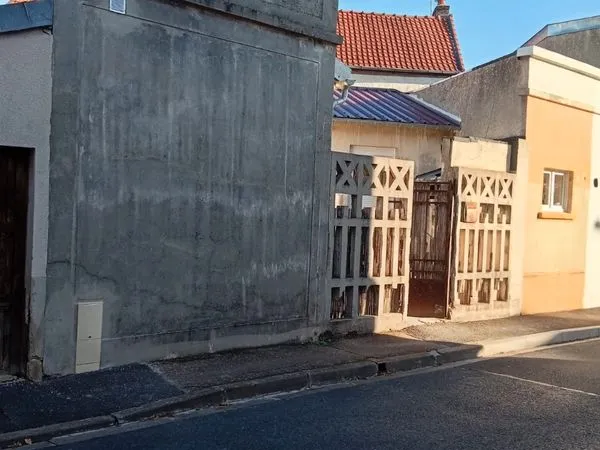 Maison plus commerciale