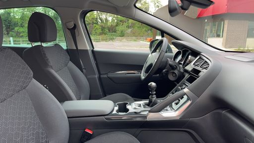 Peugeot 3008 1.6 BlueHDi 120 - Style – 2016 – 137729 km – Diesel – Boîte Manuelle — photo 15