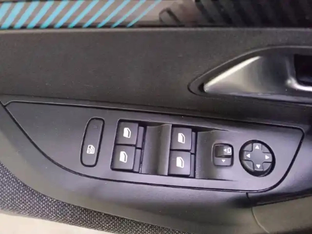 Peugeot 2008 puretech 100 s&amp;s bvm6 — photo 30