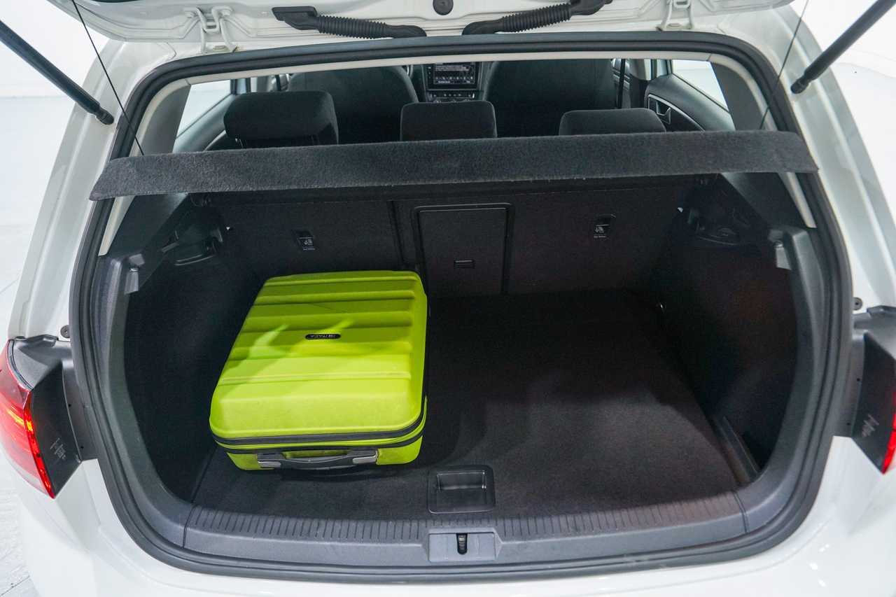 Volkswagen Golf 7 — photo 16