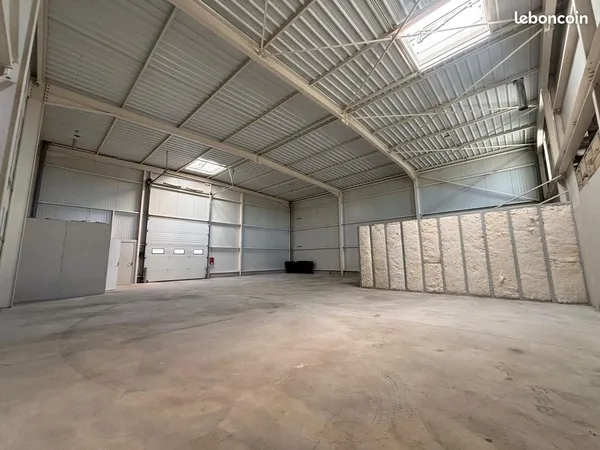 Local commercial 325 m² Pleuven