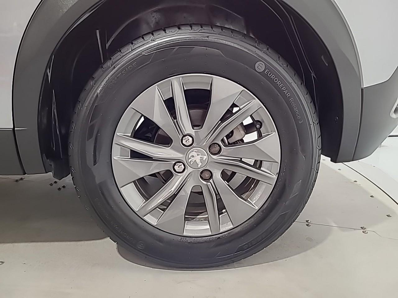 Peugeot 2008 puretech 130 s&s eat8 style — photo 16