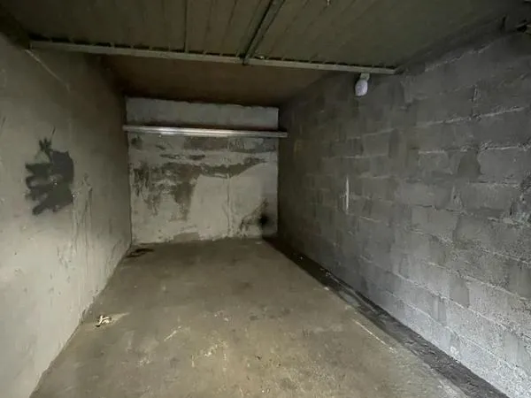 Parking/Garage/Box 1 pièce 13 m²
