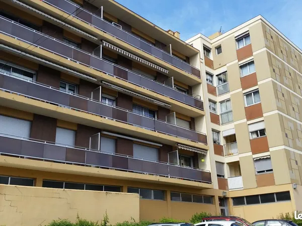 A LOUER F3 de 81 m² BRIVE -GRAND BALCON- parking couvert sécurisé