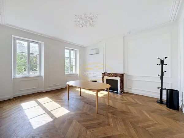 Local professionnel 1 pièce 62 m²