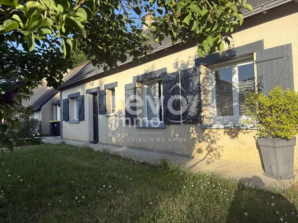 Belle maison familiale de 166 m² avec 5 chambres sur terrain de 786 m²- MONTREUIL JUIGNE