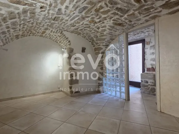 VENDEMIAN : MDV 58 M²,avec cour: bon etat, calme et cachet