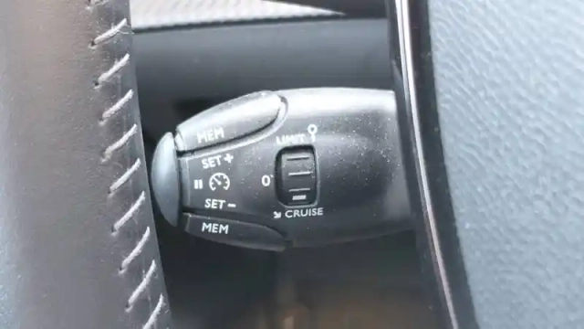 Peugeot 208 electrique 50 kwh 136ch — photo 21