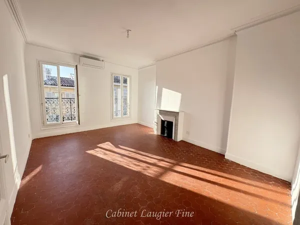 T3 avec balcon rue Paradis 13001 Marseille