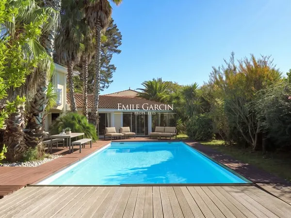 A vendre, Maison familiale avec piscine, jardin et studio indépendant à Biarritz