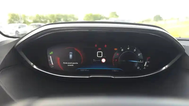 Peugeot 3008 1.2 puretech 130ch s&amp;s bvm6 — photo 11