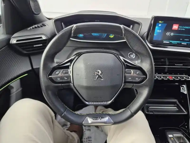 Peugeot 2008 electrique 136 ch — photo 31
