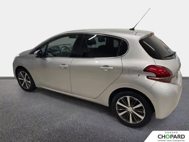 Peugeot 208 1.2 puretech 110ch s&amp;s eat6 — photo 10