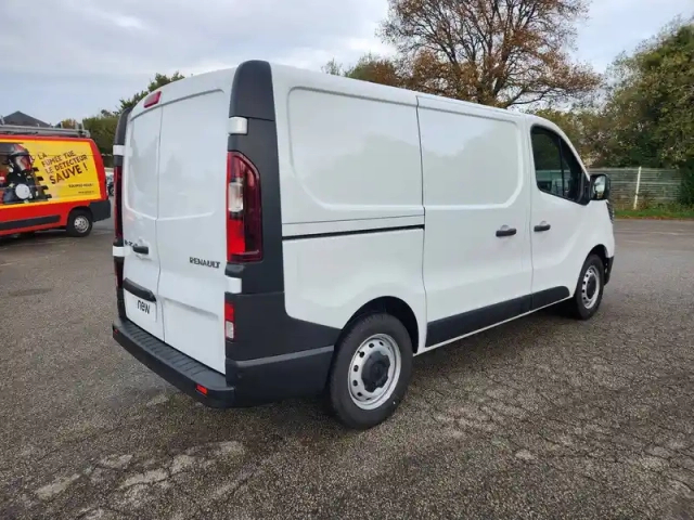 Renault Trafic fgn l1h1 2800 kg blue dci 150 edc — photo 19