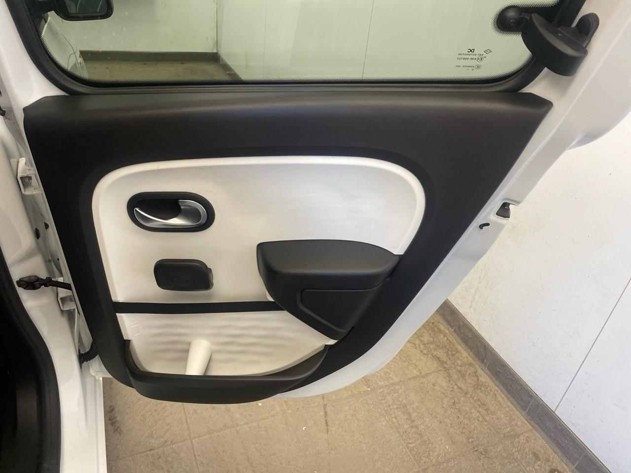 Renault Twingo iii tce 95 edc signature — photo 22