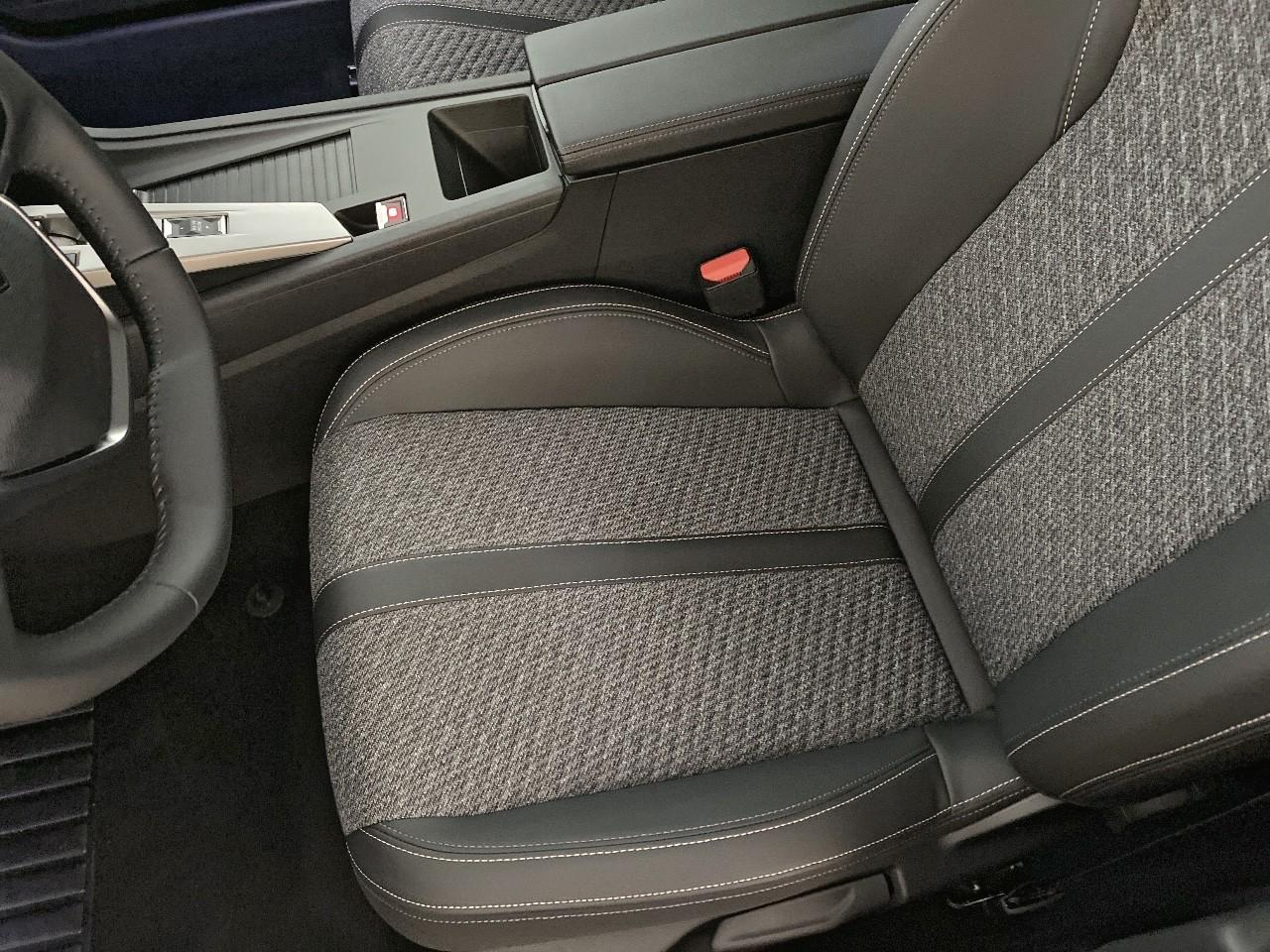 Peugeot 308 hybrid 145 e-dcs6 allure — photo 9