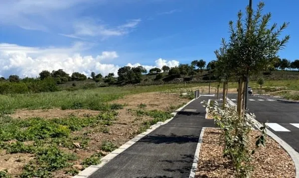 Terrain 600 m²