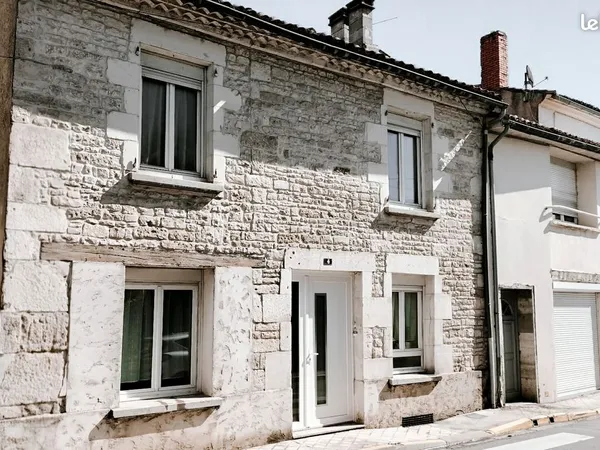 Charmante maison en pierre rénovée - 100m² - centre-ville Mansle-les-fontaines