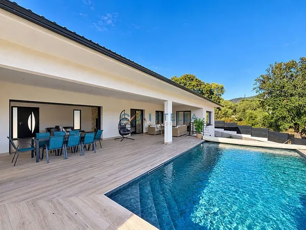 Bastelicaccia Villa contemporaine avec piscine et dépendance