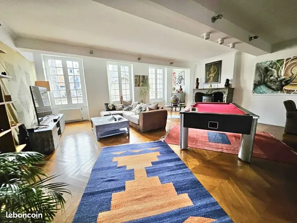 Maison 9 pièces 284 m²