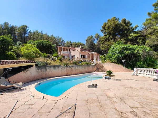 Villa 5 pièces 141 m²
