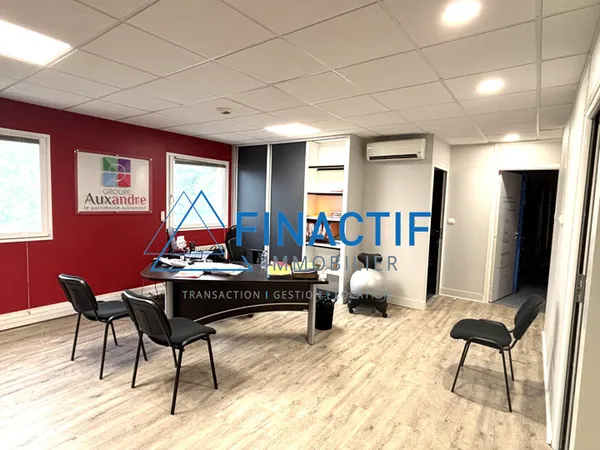 EGUILLES - Bureaux 160 m² Pôle d'Activités avec 6 places de parking