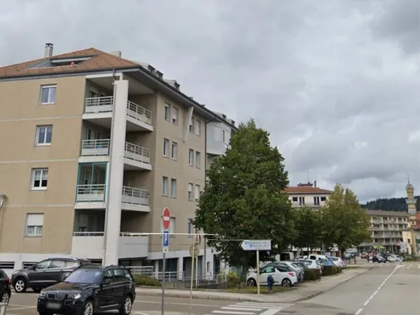 Loue place parking souterrain à Pontarlier centre, immeuble Clemenceau rue Dr Grenier