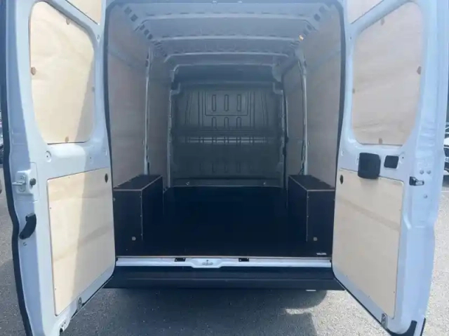 Peugeot Boxer fgn diesel 140 ch l2h2 3.5 t manuelle — photo 6