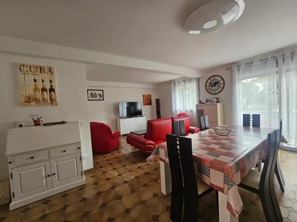 En centre ville de Balaruc-Les-Bains, appartement T4 climatisé avec garage